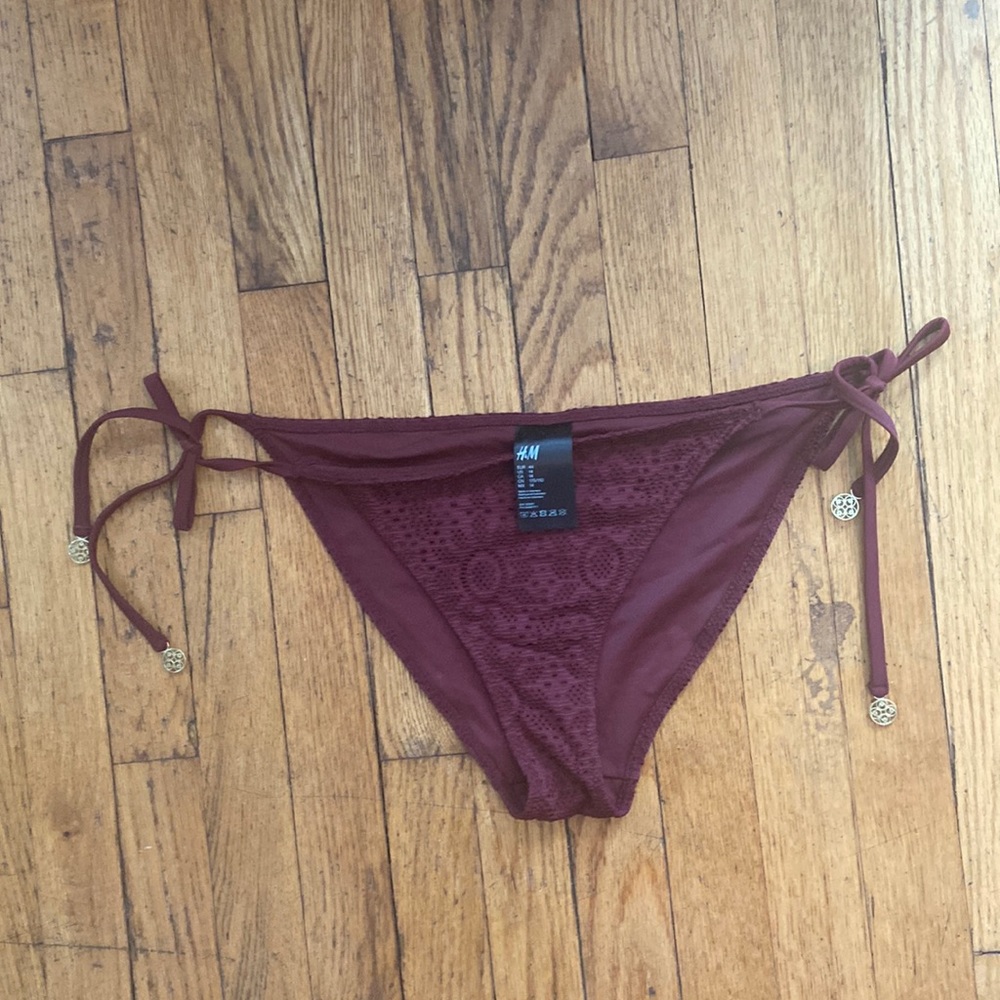 H&M burgundy lace bikini bottoms